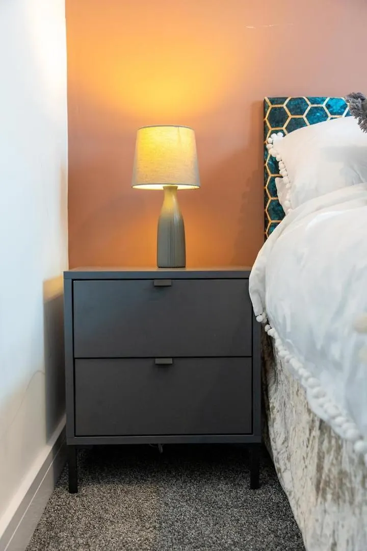 Cozy 2-Bedroom - Cyncoed Area Cardiff 0*,  United Kingdom
