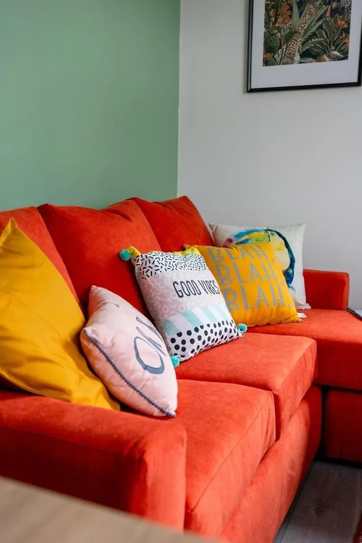 Cozy 2-Bedroom - Cyncoed Area Cardiff
