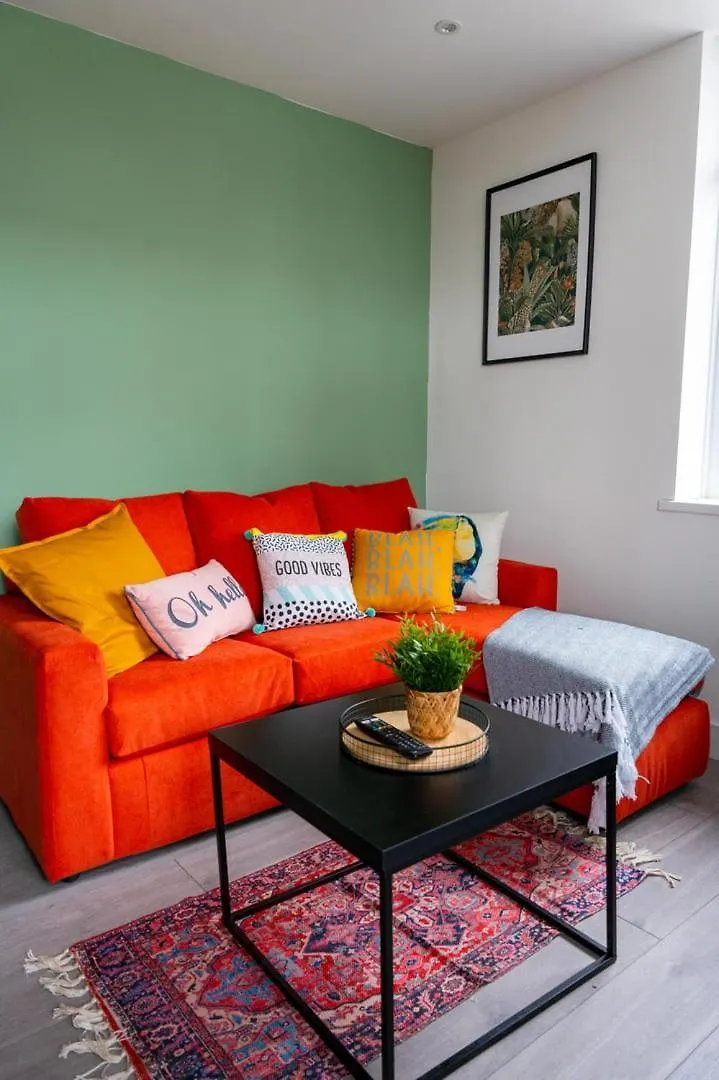 Cozy 2-Bedroom - Cyncoed Area Cardiff