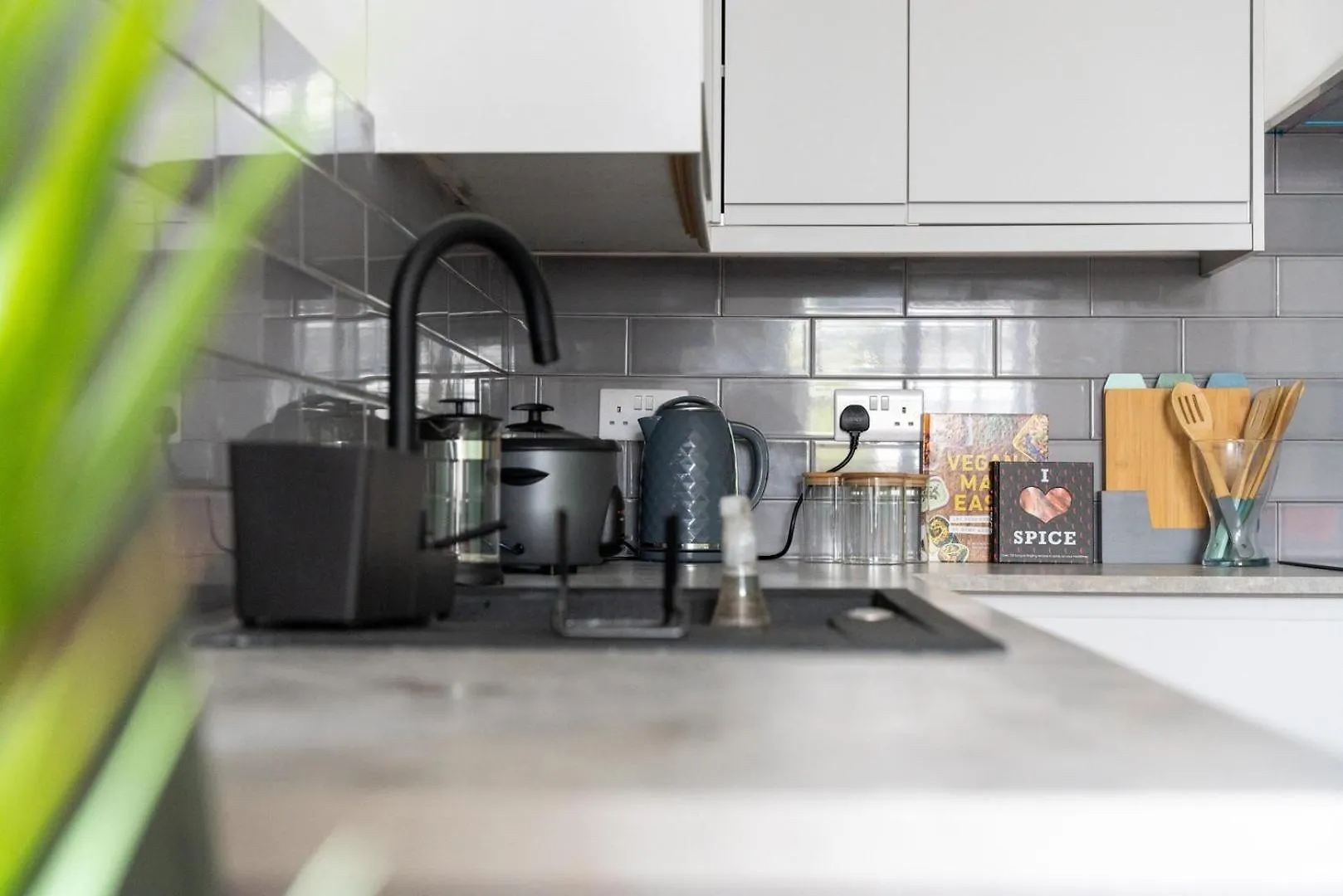 Cozy 2-Bedroom - Cyncoed Area Cardiff
